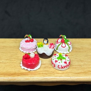 5pcs.Miniature Christmas Cake,Miniature Sweet,Miniature Bakery,Dollhouse Cake,Miniature Food,Dollhouse Sweet,Dollhouse Bakery,Miniature Cake