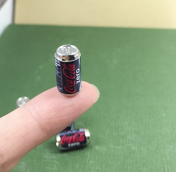 2 Casa delle Bambole Miniatura LATTINE DI COCA COLA ZERO