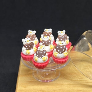 5個。ミニチュアリトルベアカップケーキ、ミニチュアケーキ、ミニチュアベーカリー、ミニチュアスイーツ、ドールハウスケーキ、カップケーキ
