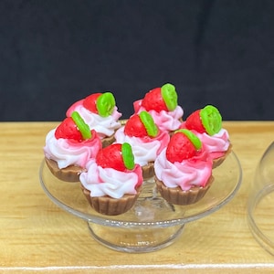 8 pcs.Miniature Strawberry Cakes,Miniature Chocolate Cakes,Miniature Bakery,Miniature Sweet,Dollhouse cake,miniature Food,Strawberry