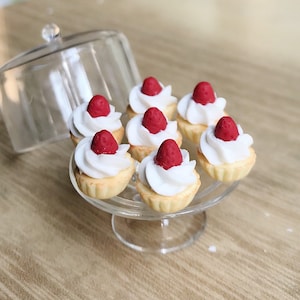 8-tlg. Miniatur Erdbeerkuchen, Miniatur Kuchen, Miniaturbäckerei, Miniatur Süßigkeiten, Miniatur Cupcakes