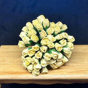 Mini moerbei papier roos, miniatuur papier bloem, mini roos bloem, poppenhuis papier bloem, miniatuur roos, moerbei papier, doe-het-zelf ambacht