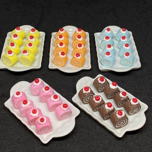 5 Teile-Set Miniature Kuchen rollen auf Keramik Tablett,Essen,Puppenhaus Förmchen,Miniatur Kuchen,Essen