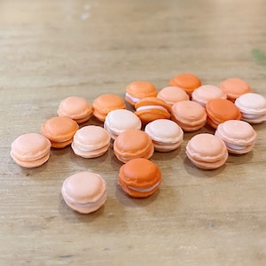 Mix Orange Tone Miniature Macarons10oder 20 Stück.Miniatur Orange Macarons,Puppenhaus Macarons,Miniatur Keks,Puppenhaus Bäckerei