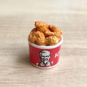 Miniature Fried Chicken in the bucket,Miniature Chicken,Miniature food,Dollhouse Fried Chicken,miniature bucket,Mini Chicken Wings