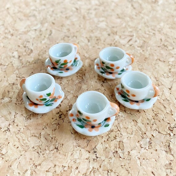 Puppenhaus-Porzellan-Set 1:12 - Teekanne, Tassen, Teller, Zuckerdose, Milchkännchen (Ginkgo-Muster)