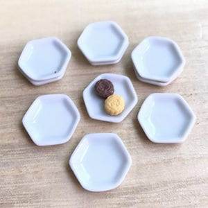 5 Miniatue plate,mini ceramic plate,miniature food plate,cake plate,small plate,dollhouse plate,dollhouse miniature plate