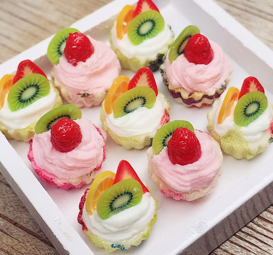 お空のスイーツ（小セット）ミニチュア　ハンドメイド お空のスイーツ（小セット）ミニチュア ハンドメイド 8個。ミニチュア