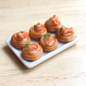 Miniature Bacon Bread in ceramic tray,Miniature Bakery,Miniature Sweet,Miniature Bread,Miniature bacon,Miniature Food,Dollhouse Food