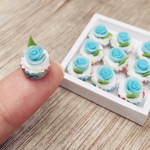 8 pcs.Miniature Blue Rose Cupcake,Miniature Rose cake,Miniature cupcakes,miniature sweet,miniature bakery,Dolls house,Dollhouse food