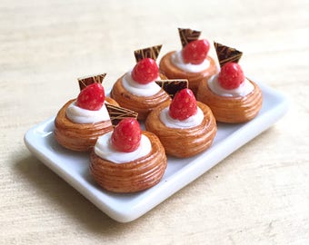 Miniature Bakery in ceramic tray,Miniature Bakery,Miniature Sweet,Miniature Bread,Miniature Strawberry,Miniature Food,Dollhouse Food