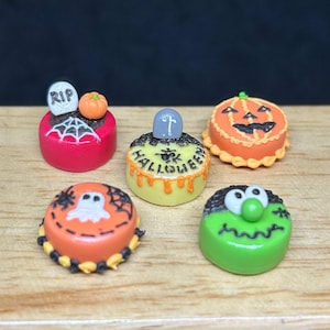 5pcs.Miniature Halloween Cake,Miniature Sweet,Miniature Bakery,Dollhouse Cake,Miniature Food,Dollhouse Sweets,Dollhouse Bakery