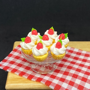 8 pcs.Miniature Strawberry Cupcakes,Miniature Cake,Miniature Bakery,Dolls house cake,Dolls and miniature,miniature Strawberry