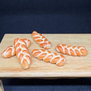 5Pcs.Miniature Bread,Miniature Bakery,Dolls house,Dolls House bakery,Dolls house bread,Miniature bakery,polymer clay bread,Miniature