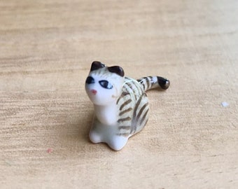 Miniatyrkatt, Miniatyrdjur, Liten katt, Kattunge, Dockor och miniatyrer, Dockhus, Katt, Handgjord, presentidéer, Miniatyrkattunge, Katt