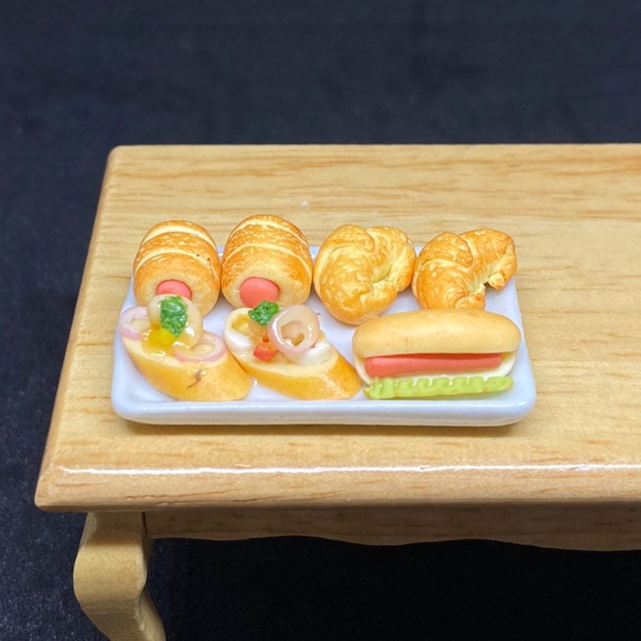 Miniature Mix Bread, Miniature Sandwiches, Miniature Bakery, Miniature Sweet, Miniature Bread, Miniature Ham Sandwich, Miniature Food, Dollhouse
