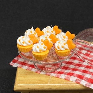 8 pcs. Miniature Orange Cupcakes, Miniature Cakes, Miniature Bakery, Dolls and miniature, Dollhouse Cakes, Dollhouse Cupcakes
