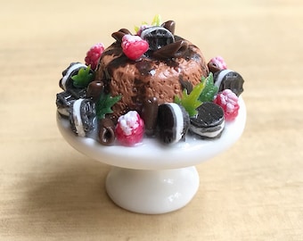 Miniature Chocolate and Fruit Cake on Ceramic Tray,Miniature Sweet,Dollhouse Cakes,Miniature Cookie Cake bakery,Miniature Cakes,Dollhouse