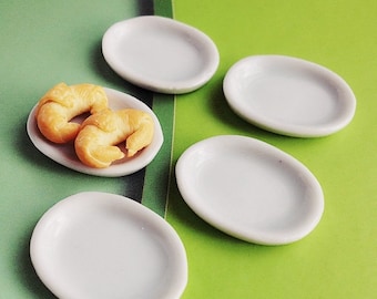 Piatto in ceramica in miniatura, piatto per casa delle bambole, piatto in ceramica bianca, miniatura per casa delle bambole, piatto per cibo in miniatura, miniatura fatta a mano