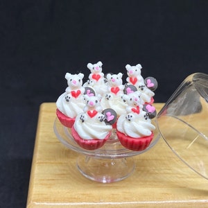 5個。ミニチュアリトルベアカップケーキ、ミニチュアケーキ、ミニチュアベーカリー、ミニチュアスイーツ、ドールハウスケーキ、カップケーキ