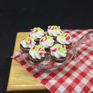 8-tlg. Miniatur Weihnachts-Cupcakes, Miniatur-Schokoladen-Kuchen, Miniatur-Bäckerei