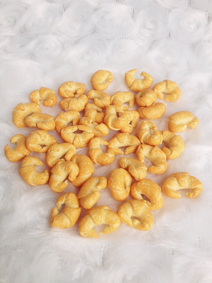FABULOUS Package of 6 Dollhouse Miniature Baked Croissants 1:12 Scale #BL37 FABULOUS Package of 6 Dollhouse Miniature Baked Croissants 1:12 Scale #BL37