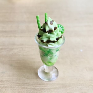 Miniature Kiwi Ice Cream, Miniature Sweet,Miniature Ice,Ice cream,miniature fruit,Dollhouse Icecream,Fruit Ice cream,Kiwi Icecream