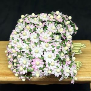 Miniatuur papier madeliefje moerbei, papieren bloem miniatuur, papieren bloem moerbei, papieren bloem poppenhuis, miniatuur madeliefje, doe-het-zelf