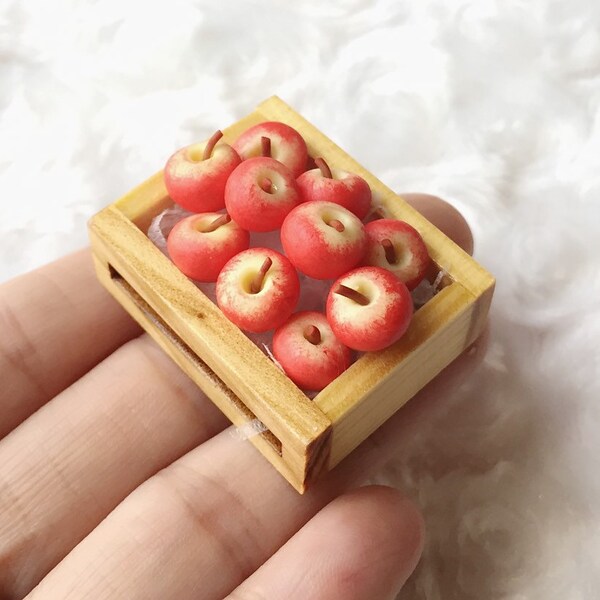 Miniature Apples in the Wooden Tray,Miniature Apples,Dolls House, Miniature Fruit,Miniature dolls,Miniatures accessories,Apples