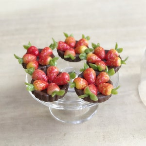 Miniature Strawberry Cake,Miniature Sweets,Dollhouse cakes,Miniature bakery,Miniature Cakes,Dollhouse Bakery,Fruit Cakes