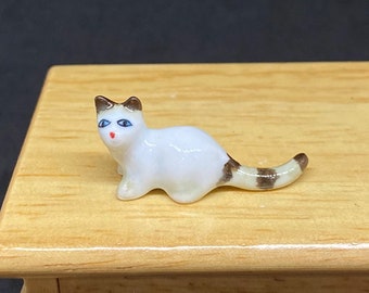 Miniatyrkatt, Miniatyrdjur, Liten katt, Kattunge, Dockor och miniatyrer, Dockhus, Katt, Handgjord, presentidéer, Miniatyrkattunge, Katt