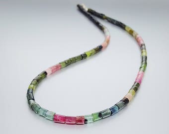 Collier cadeau unique fait main en tourmaline pour elle ou pour lui, véritables tubes de pierres précieuses naturelles multicolores, pierre de naissance d'octobre, 8e anniversaire