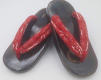 Plum Flower HANAO** on Geta for Ladies&#39;