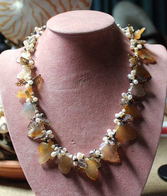 Handcrafted Pearl Cluster and Crystal Necklace/Wh… - image 8
