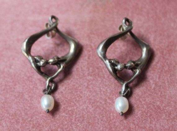 Freshwater Pearl Drop Earrings/Handcrafted Pearl E
