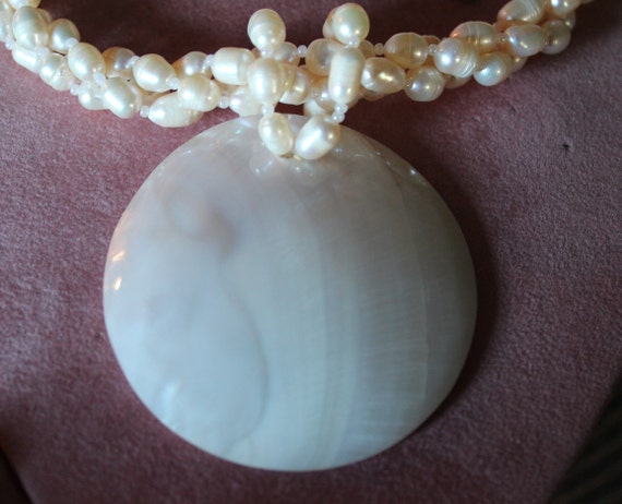 Magnificent Triple Strand Pearl Necklace With Mot… - image 6