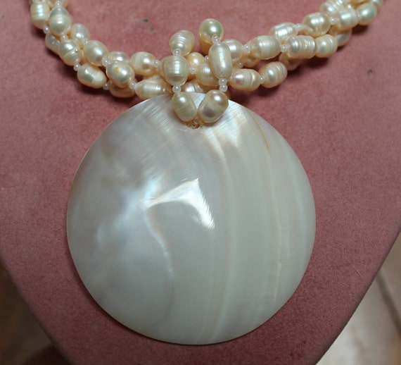 Magnificent Triple Strand Pearl Necklace With Mot… - image 4
