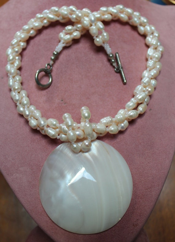 Magnificent Triple Strand Pearl Necklace With Mot… - image 7