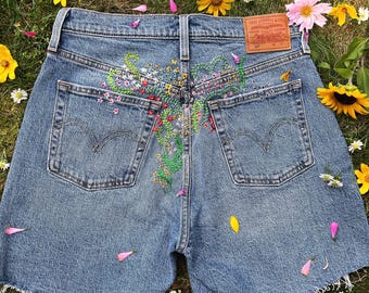Tamanho 29 Shorts Levis 501 de cintura alta bordados à mão