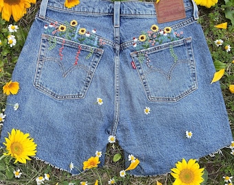 Shorts Levis 501 de cintura alta bordado à mão tamanho 29
