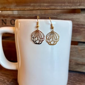 Gold Filigree Earrings, Gold Leaf Earrings, Gold Flower Earrings, Small Lightweight delicate Gold filigree earrings