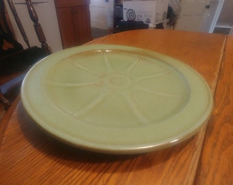 Frankoma 10-5/8" Prairie Green Wheel Dinner Plate. Undamaged, Light Spoke Wear from Stacking. INV#1418