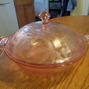 Circa 1930&#39;s Jeannette Glass Pink Floral (Poinsettia) Covered 9&quot; Vegetable Bowl. Nice Condition, INV#0428