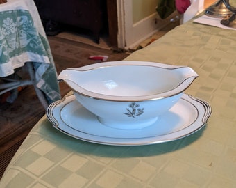 1954-69 Noritake MAVIS 7-1/2" Gravy Boat. Attached Underplate. Looks New! No Use Marks. Listing Other Serving Pieces. More Coming! INV#1765C