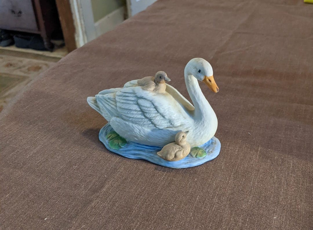 1980's HOMCO Swan and Chicks 5" X 3" X 3-3/8" Ceramic Figurine. Nice ...