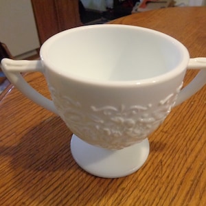Mid-Century Indiana Glass Orange Blossom 3-1/2&quot; Open Milk Glass Sugar Bowl, Smooth Foot. Nice Undamaged Condition. INV#1007