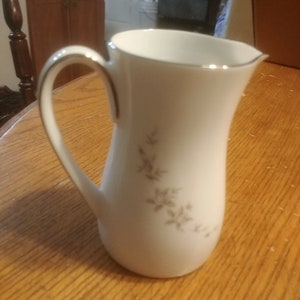 1966-71 Noritake &quot;Gail&quot; Porcelain 4-1/4&quot; Creamer. Undamaged. No Use Marks or Wear. Strong Platinum INV#1595