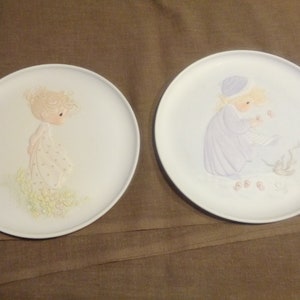 Pair, Precious Moments 8-1/2&quot; Plates: Autumn&#39;s Praise and Winer&#39;s Song. Excellent Undamaged Condition. INV#0379