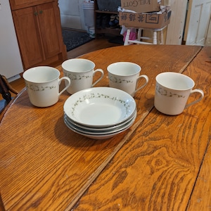 8 Pcs. 1960&#39;s Sheffield China Elegance Pattern. Four 2-7/8&quot; Cups and Four 5-1/2&quot; Berry Bowls. All Undamaged and With Strong Trim. INV#0863