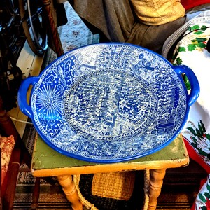 Plato de barro rojo mexicano con asas, de 38 cm de profundidad. Sin daños estructurales. INV#1205